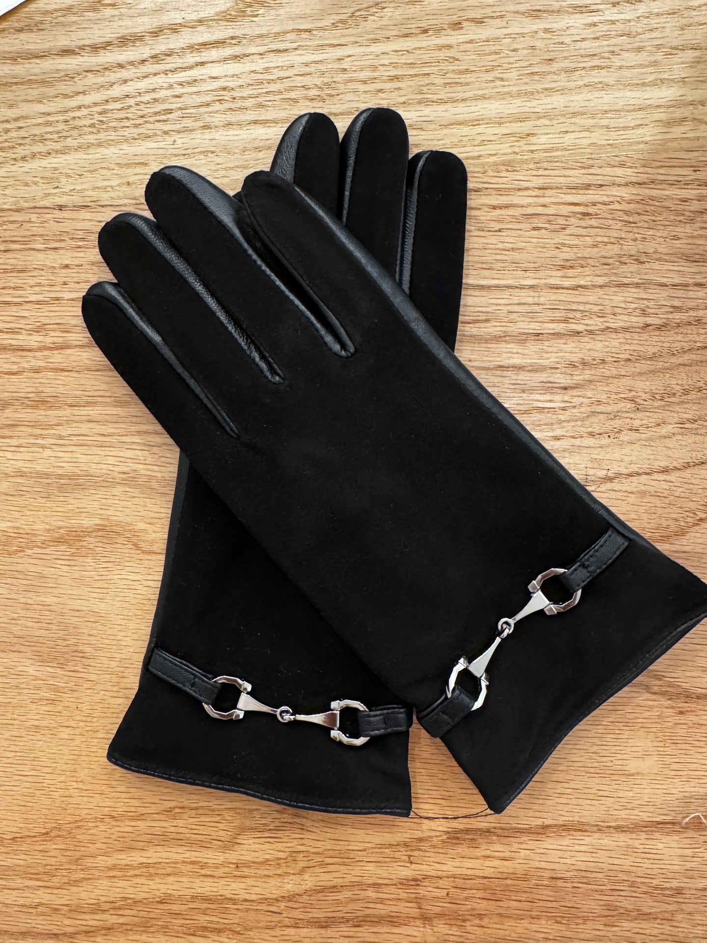 Horsebit Gloves x @Eishesstyle